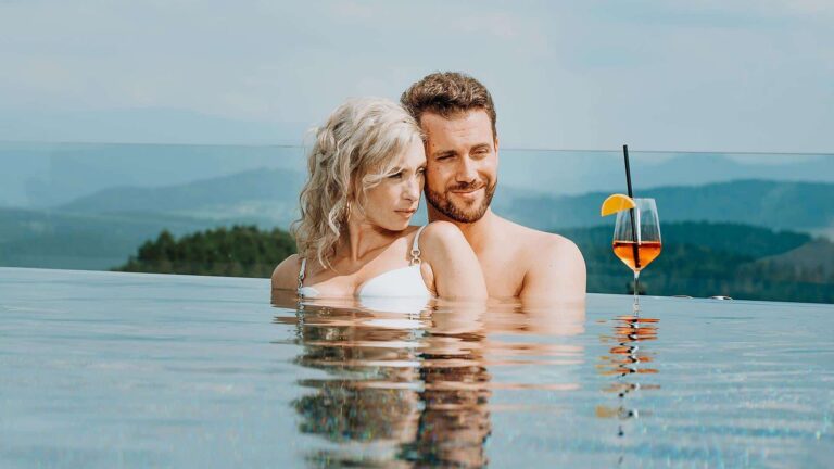 Aussenpool unseres Wellnesshotel im Bayerischen Wald