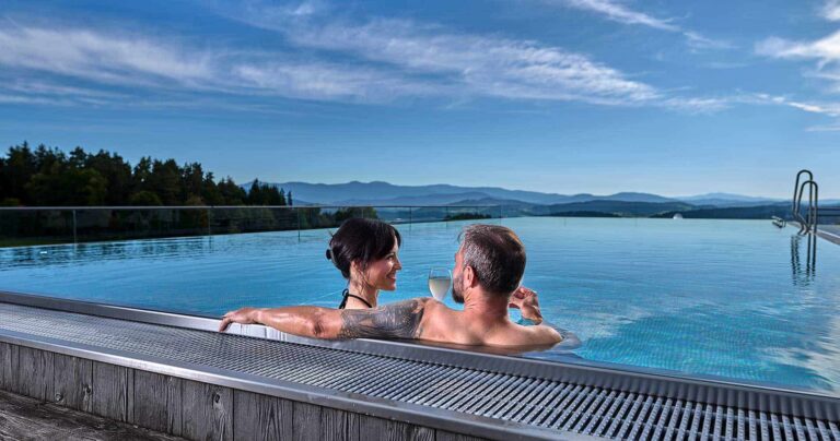 Außenpool unseres Hotel Zum Bräu im Bayerischen Wald für Erwachsene