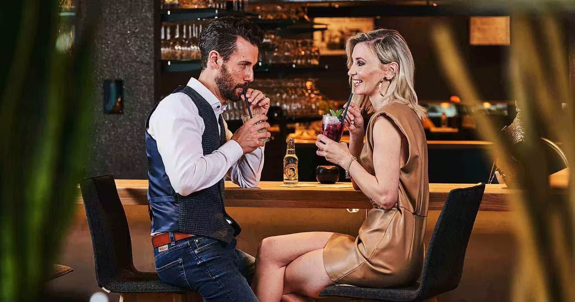 Paar an der Bar unseres Wellnesshotel im Bayerischen Wald